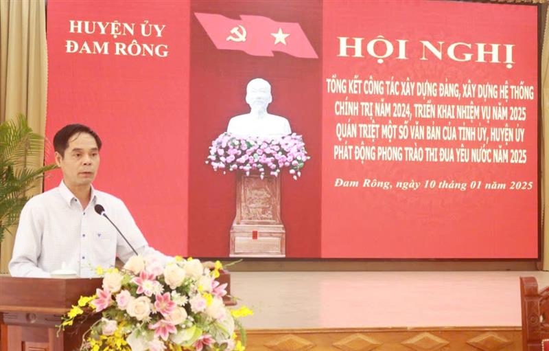 Đồng chí Nguyễn Bình Sơn - UVBTV Tỉnh ủy, Chỉ huy trưởng Bộ Chỉ huy Quân sự tỉnh Lâm Đồng chỉ đạo tại hội nghị