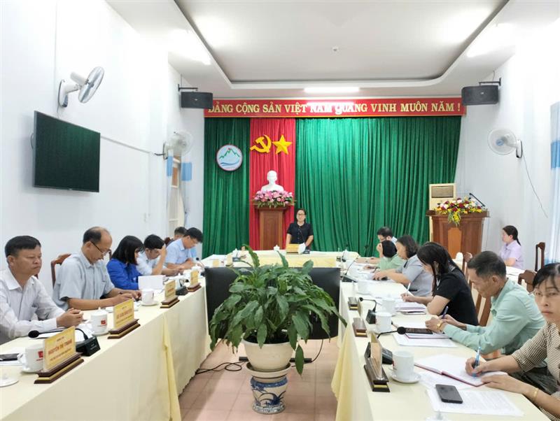 Đồng chí Phó Bí thư Thường trực Huyện ủy kết luận Hội nghị