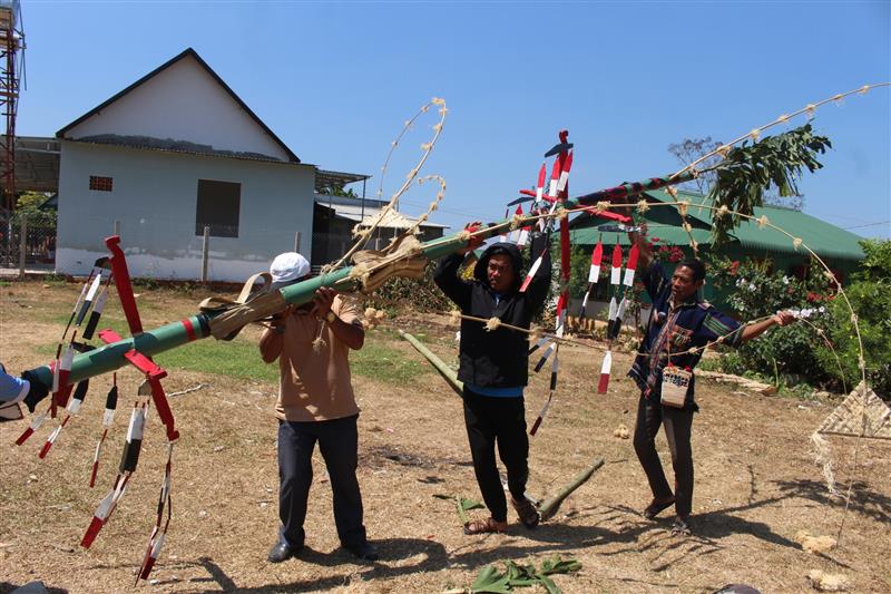 Dựng cây nêu