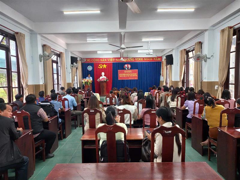 Toàn cảnh lớp bồi dưỡng chuyên đề lịch sử Đảng dành cho cán bộ quản lý, cấp ủy viên ngành giáo dục năm 2025