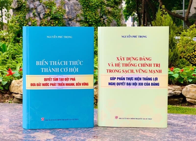 Hai cuốn sách của đồng chí Tổng Bí thư Nguyễn Phú Trọng: Biến thách thức thành cơ hội, quyết tâm tạo đột phá đưa đất nước phát triển nhanh, bền vững; Xây dựng Đảng và hệ thống chính trị trong sạch, vững mạnh, góp phần thực hiện thắng lợi Nghị quyết Đại hội XIII của Đảng.