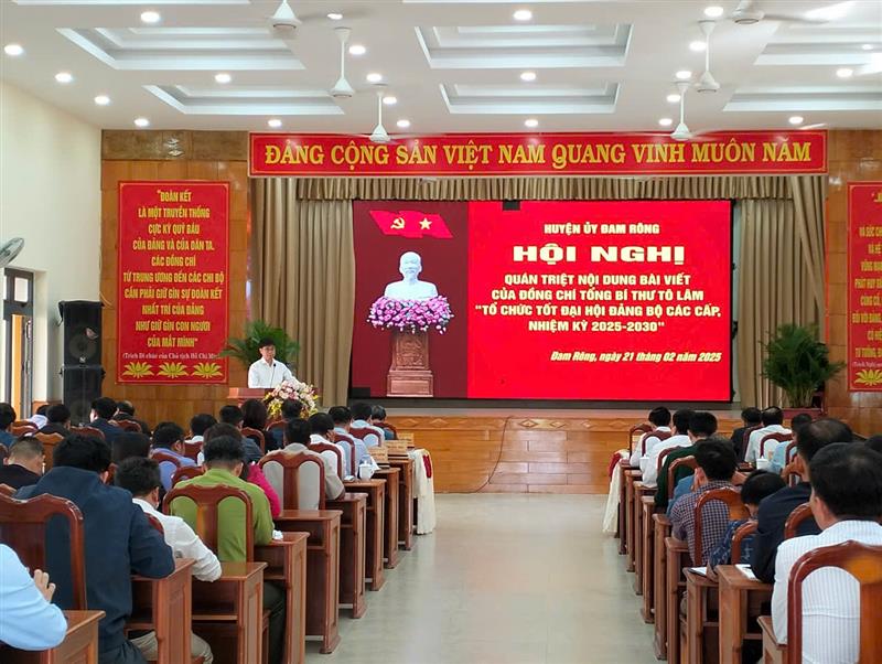 Đồng chí Bí thư Huyện ủy quán triệt bài viết của đồng chí tổng Bí thư Tô Lâm