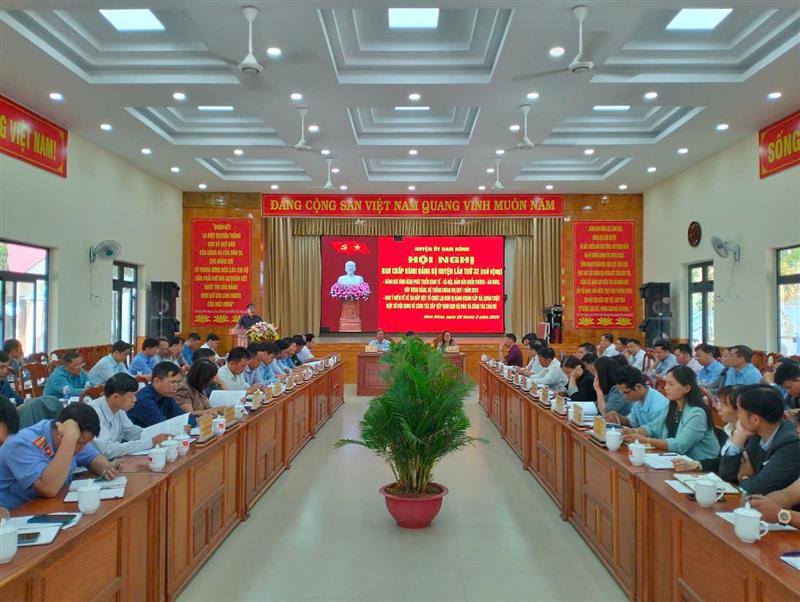 Thông qua đề án sắp xếp, tổ chức lại đơn vị hành chính cấp xã tại Hội nghị