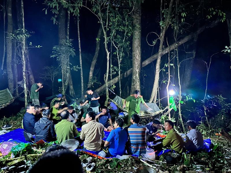 Các lực lượng phối hợp tuần tra, trực 24/24 giờ tại khu vực trọng điểm dễ xảy ra cháy rừng