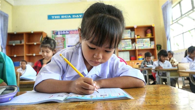 Các em học sinh được quan tâm trước năm học mới