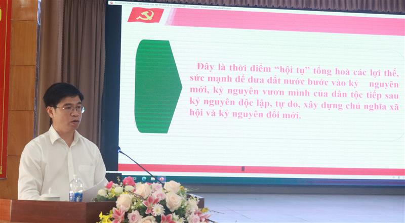 Đồng chí Nguyễn Văn Châu - Bí thư Huyện ủy trực tiếp quán triệt nội dung chỉ đạo của đồng chí Tổng Bí thư Tô Lâm
