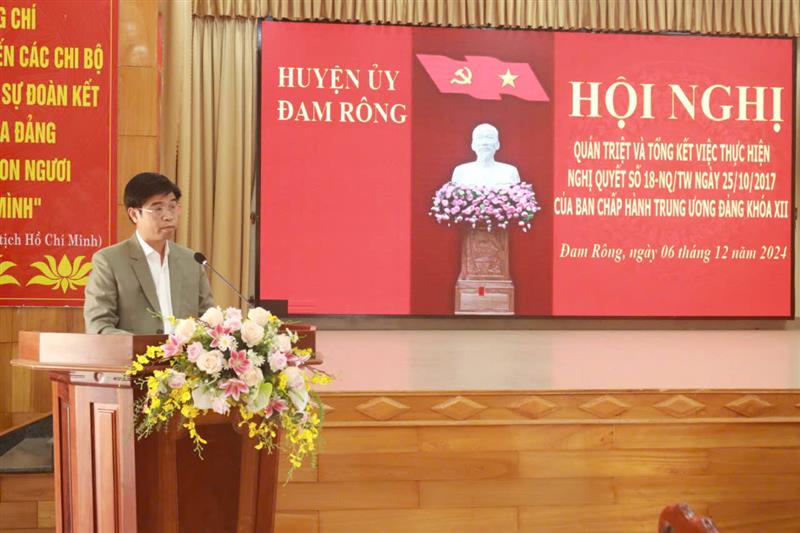 Đồng chí Nguyễn Văn Châu - Bí thư Huyện ủy phát biểu chỉ đạo Hội nghị