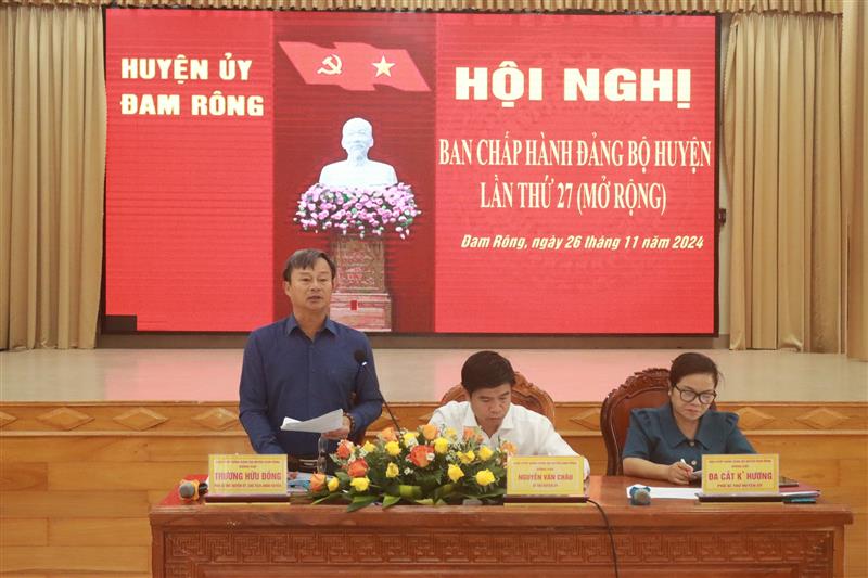 Đồng chí Trương Hữu Đồng-Phó Bí thư Huyện ủy, Chủ tịch UBND huyện phát biểu tại hội nghị