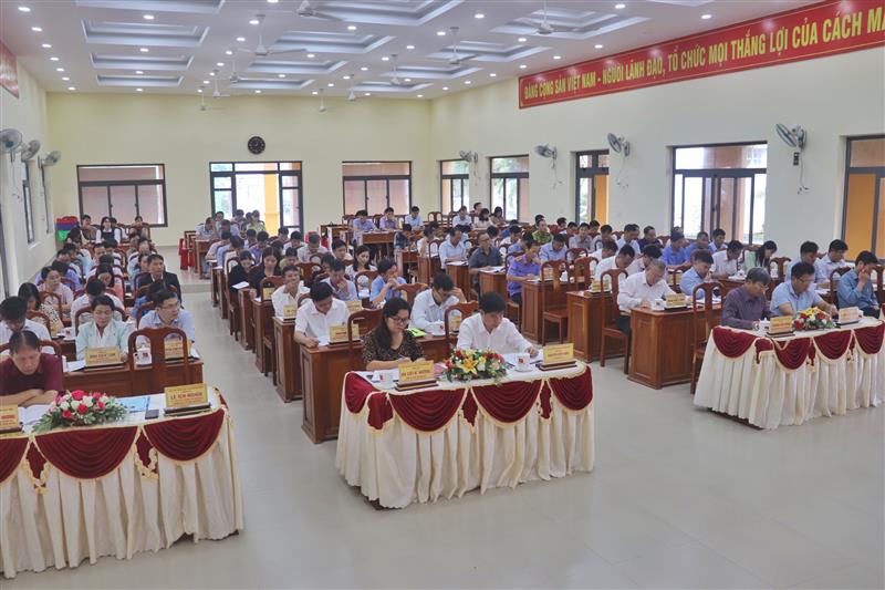 Các đại biểu tham dự Hội nghị quán triệt Kê hoạch của Huyện ủy về thực hiện Kế hoạch số 135 của Tỉnh ủy