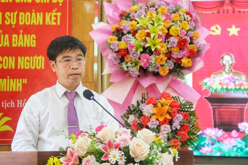 Đồng chí Nguyễn Văn Châu - Bí thư Huyện ủy phát biểu chỉ đạo tại buổi gặp mặt kỷ niệm 42 năm Ngày nhà giáo Việt Nam