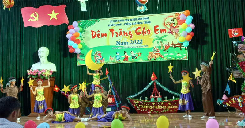 Tiết mục tham gia Liên hoan văn nghệ của các em học sinh