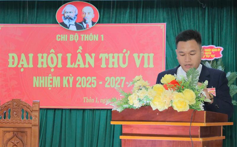 Bí thư chi bộ thôn 1 khóa VI thông qua dự thảo báo cáo kiểm điểm sự lãnh đạo, chỉ đạo của Chi ủy chi bộ