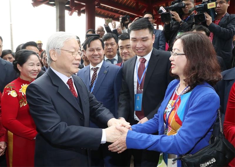 Tổng Bí thư, Chủ tịch nước Nguyễn Phú Trọng và phu nhân gặp gỡ các kiều bào từ các quốc gia, vùng lãnh thổ trên thế giới về tham dự Chương trình Xuân Quê hương năm 2019 tại Hà Nội, ngày 26/1/2019. (Ảnh: TTXVN)
