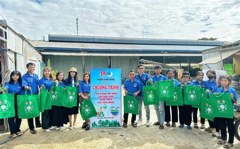 Ra quân truyền thông giảm thiểu rác thải nhựa, rác thải nguy hại