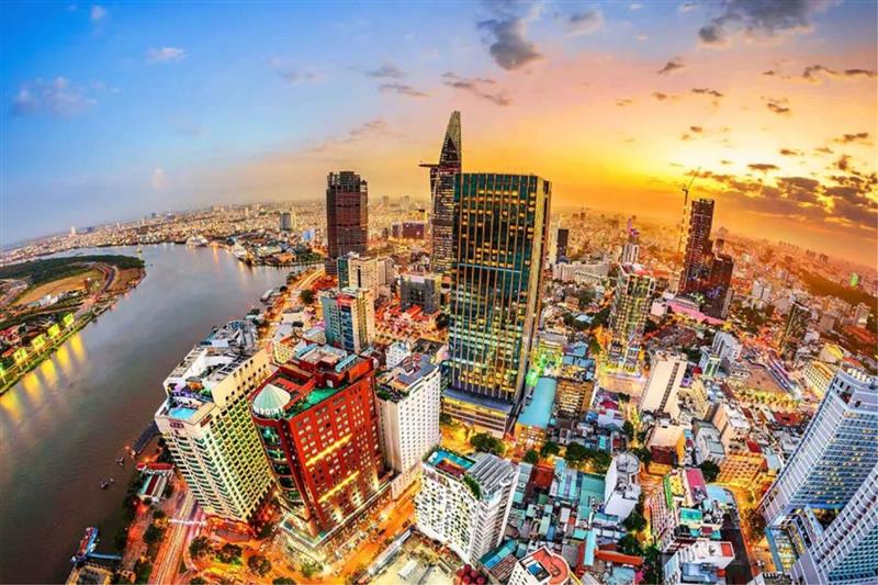 Lần đầu tiên GDP của nước ta đạt mức 430 tỷ USD, đứng thứ 3 trong ASEAN và thuộc nhóm 40 nền kinh tế lớn nhất thế giới, 20 nền kinh tế hàng đầu về thương mại, thu hút đầu tư nước ngoài