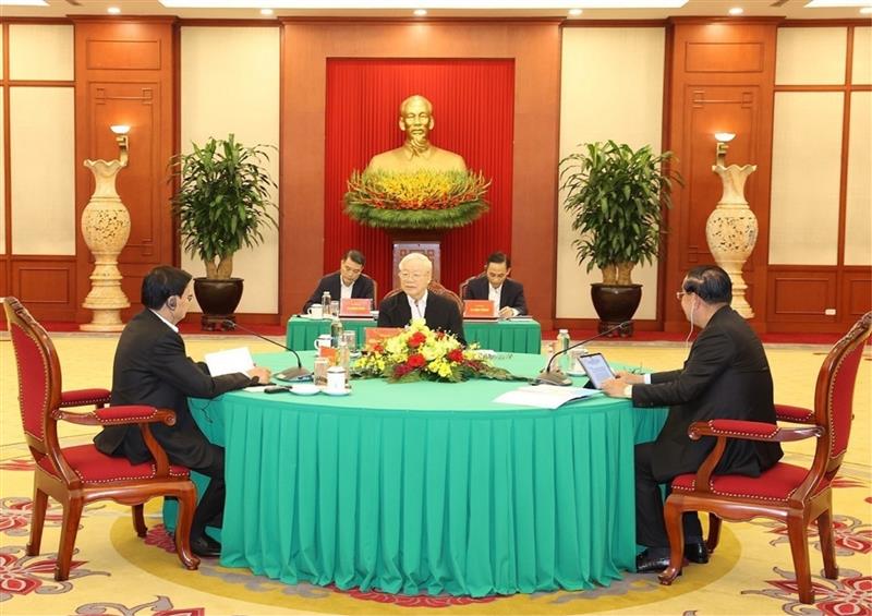 Tổng Bí thư Đảng Cộng sản Việt Nam Nguyễn Phú Trọng, Chủ tịch Đảng Nhân dân Campuchia (CPP) Samdech Techo Hun Sen và Tổng Bí thư Đảng Nhân dân Cách mạng Lào, Chủ tịch nước Lào Thongloun Sisoulith tại Cuộc gặp cấp cao Việt Nam - Campuchia - Lào, Hà Nội 6/9/2023. (Ảnh: TTXVN)