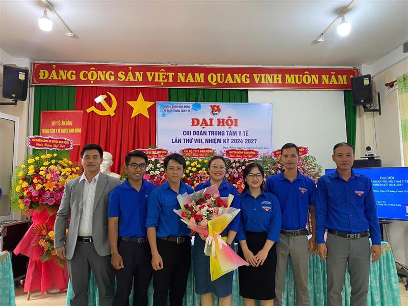 Ban Chấp hành khóa mới ra mắt đại hội.jpg