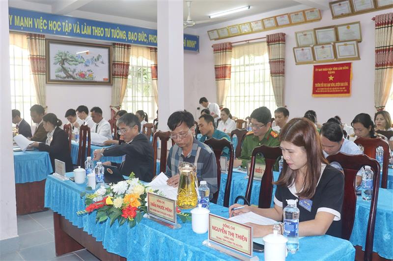 Các đại biểu tham dự Đại hội chi bộ trường Tiểu học Đạ M'Rông.jpg