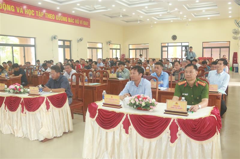 Các đại biểu tham dự.jpg