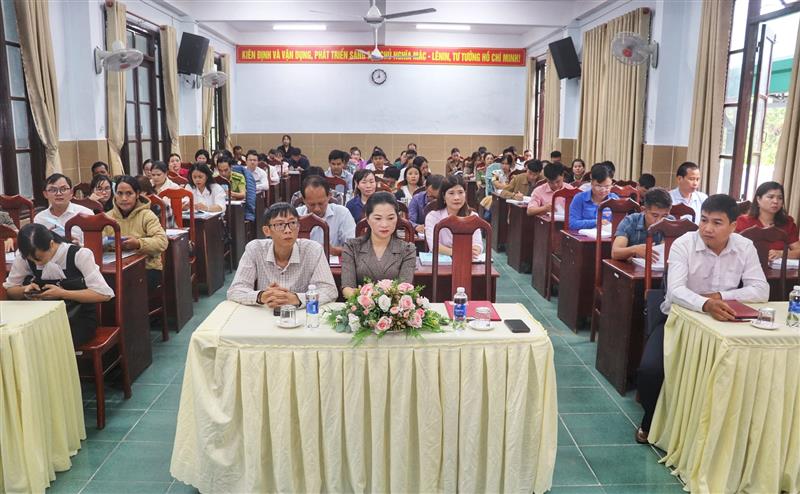 Các học viên tham gia tập huấn.jpg