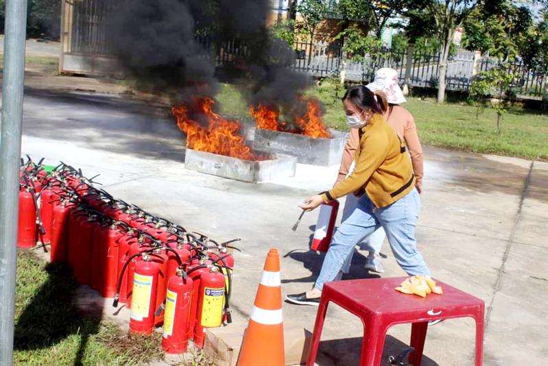 Các học viên tham gia thực hành PCCC