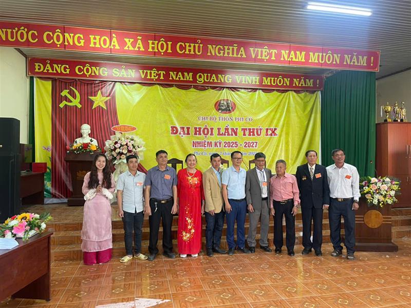 Cấp ủy Chi bộ ra mắt Đại hội.jpg