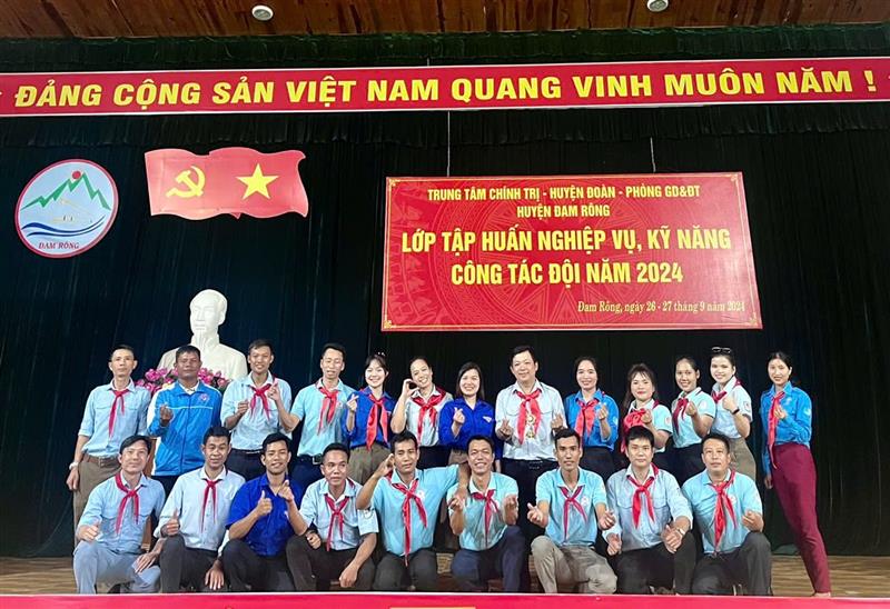 Chụp ảnh lưu niệm tại lớp tập huấn.jpg