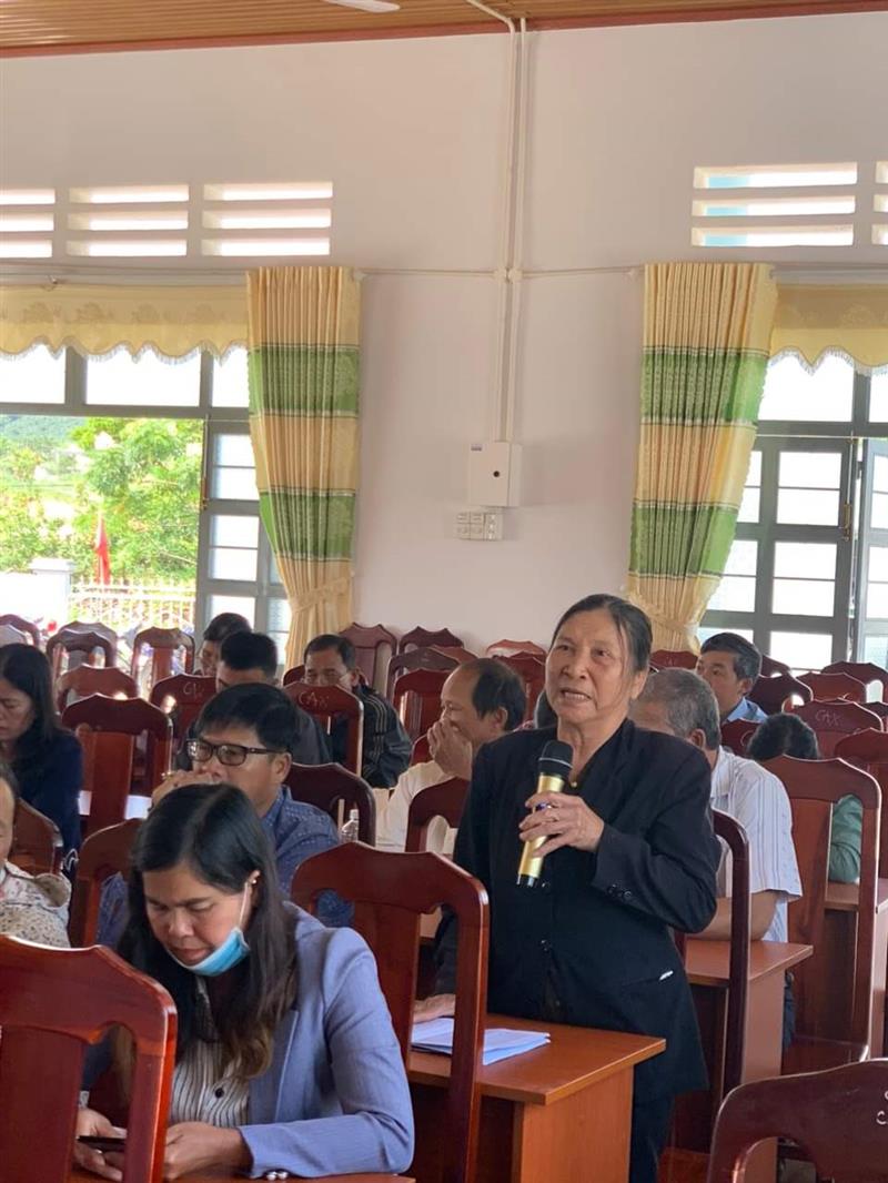 Cử tri xã phi Liêng tham gia đóng góp ý kiến tại hội nghị Đại biểu Quốc hội TXCT trước Kỳ họp thứ 5, Quốc hội khóa XV (ảnh coppy).