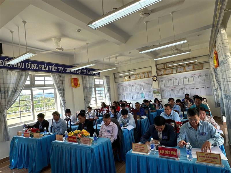 Đại biểu tham dự Đại hội chi bộ trường Tiểu học Đa Kao