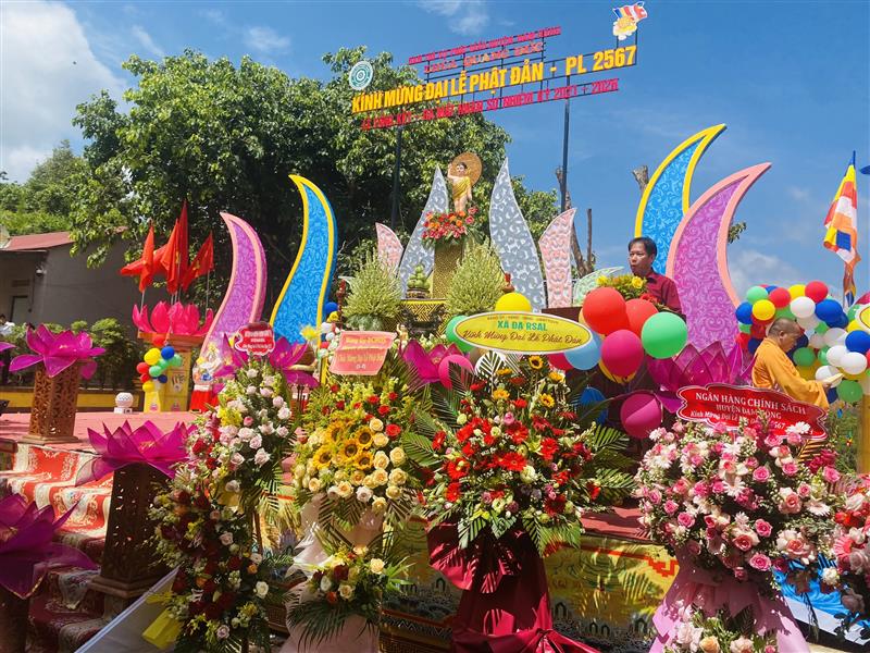 Đại diện cấp ủy, chính quyền địa phương phát biểu tại Đại lễ