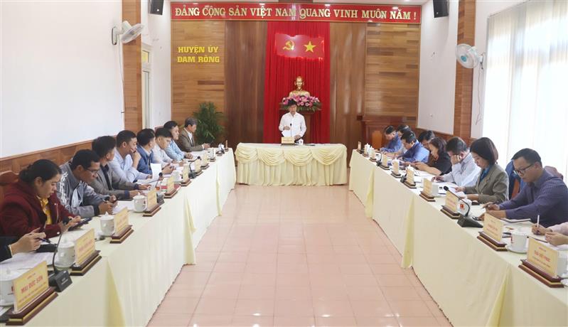 Đồng chí Bí thư Huyện ủy phát biểu chỉ đạo tại Hội nghị.jpg