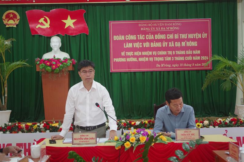 Đồng chí Bí thư Huyện ủy phát biểu tại buổi làm việc.jpg