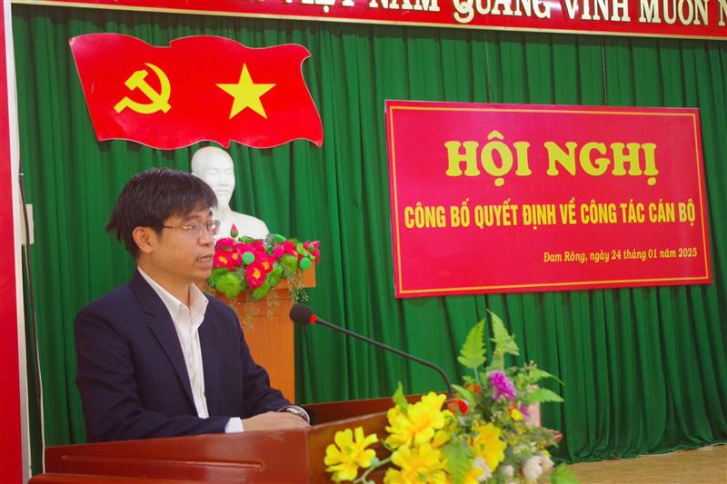 Đồng chí Bí thư Huyện ủy phát biểu tại Hội nghị.jpg