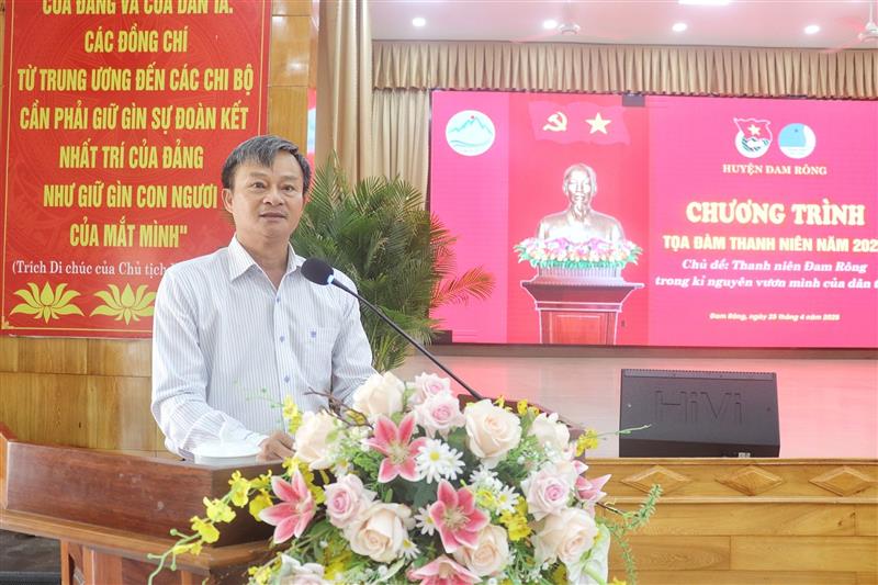 Đồng chí Chủ tịch UBND huyện phát biểu tại buổi Tọa đàm