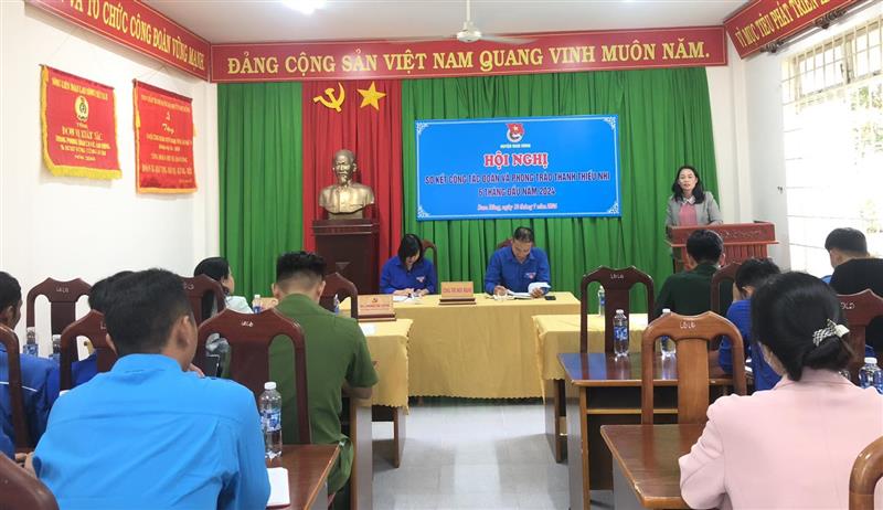 Đồng chí Hoàng Thị Tuyển phát biểu chỉ đạo tại hội nghị.jpg