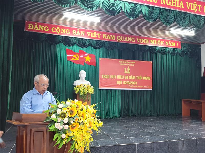 Đồng chí K' Breo phát biểu cảm cảm ơnơn