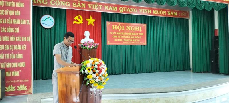 Đồng chí Lơ Mu Ha Póh - Bí thư Đảng ủy xã phát biểu tại Hội nghị