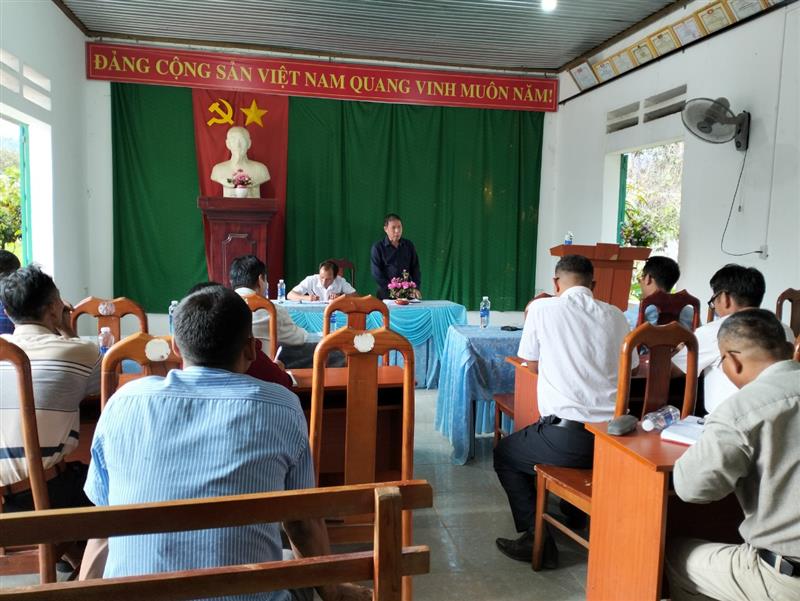 Đồng chí Nguyễn Quốc Hương phát biểu tại buổi làm việc