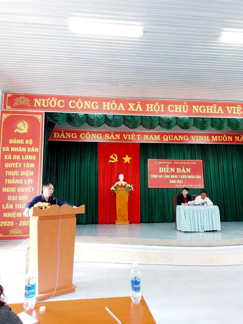 Đồng chí Nguyễn Quốc Hương - Ủy viên BTV Huyện ủy, Trưởng Ban Dân vận Huyện ủy, Chủ tịch UBMTTQ Việt Nam huyện phát biểu tại Diễn đàn