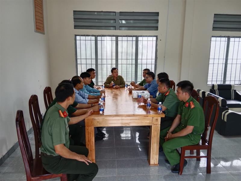 Đồng chí Nguyễn Văn Lộc - Tỉnh ủy viên, Bí thư Huyện ủy, Chủ tịch HĐND huyện thăm và làm việc