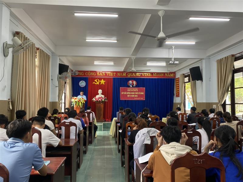 Đồng chí Trần Phú Vinh phát biểu chỉ đạo.jpg