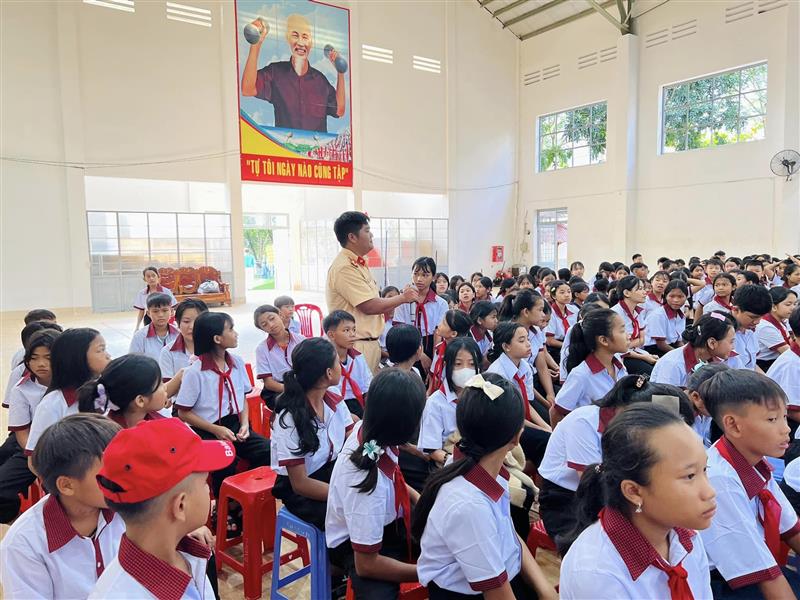 Giải đáp thắc mắc của các em học sinh.jpg