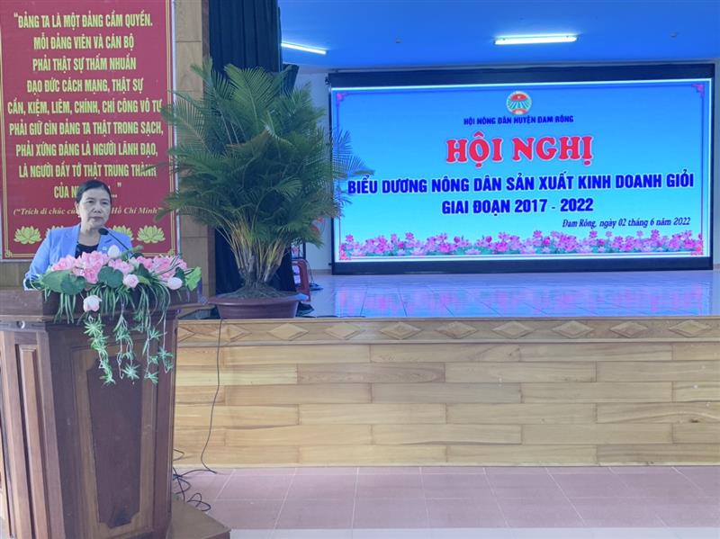 Đồng chí Nguyễn Thị Tường Vi - Phó Chủ tịch Hội Nông dân tỉnh phát biểu chỉ đạo tại Hội nghị