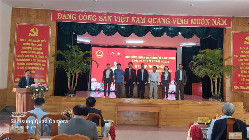 Ra mắt Thường trực HĐND huyện khóa IV 