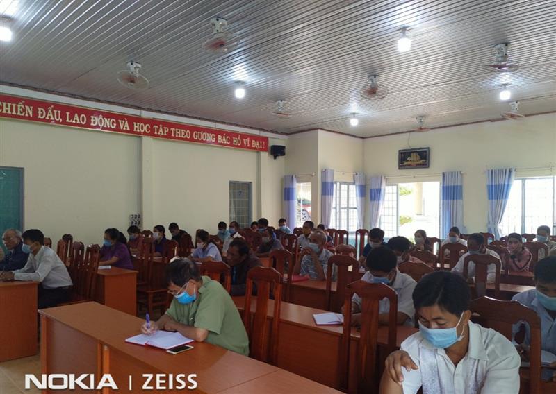 Các đồng chí cán bộ, đảng viên tham gia học tập, quán triệt Nghị quyết Đại hội XIII của Đảng