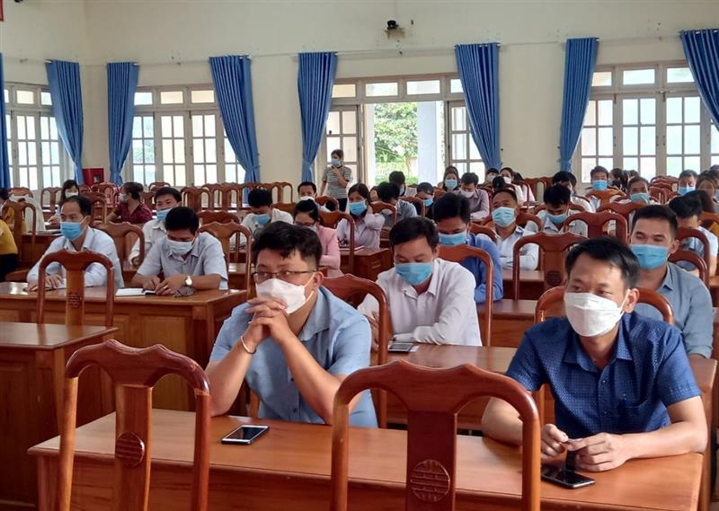  Cán bộ, đảng viên tham học tập, quán triệt 