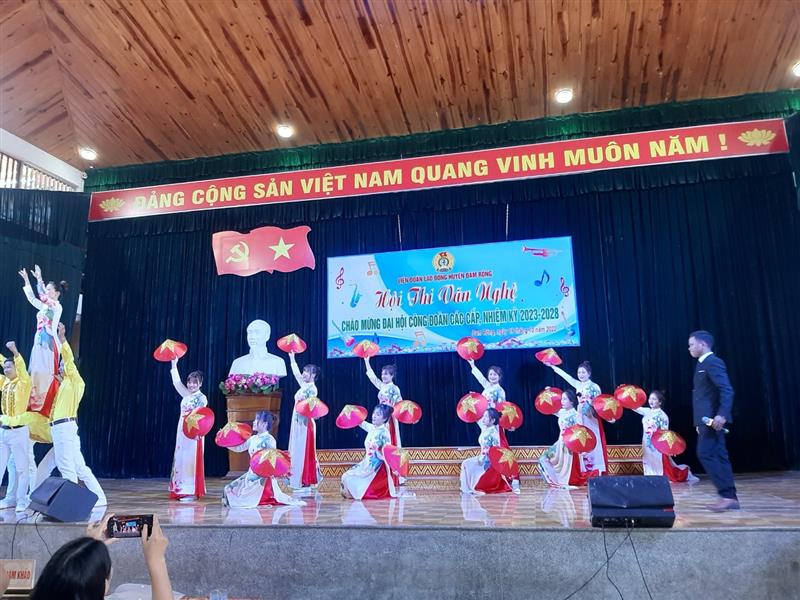 Hình ảnh tham gia Hội thi văn nghệ chào mừng Đại hội Công đoàn các cấp nhiệm kỳ 2023 - 2028 của công đoàn cơ sở