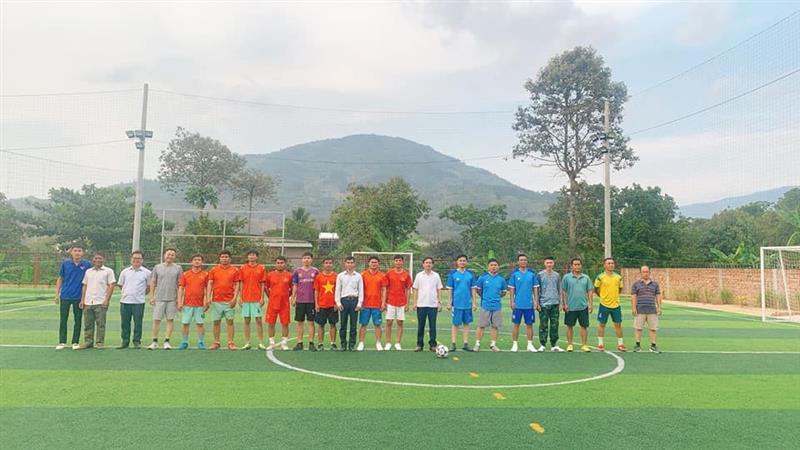 Hình giao lưu bóng đá trong cụm
