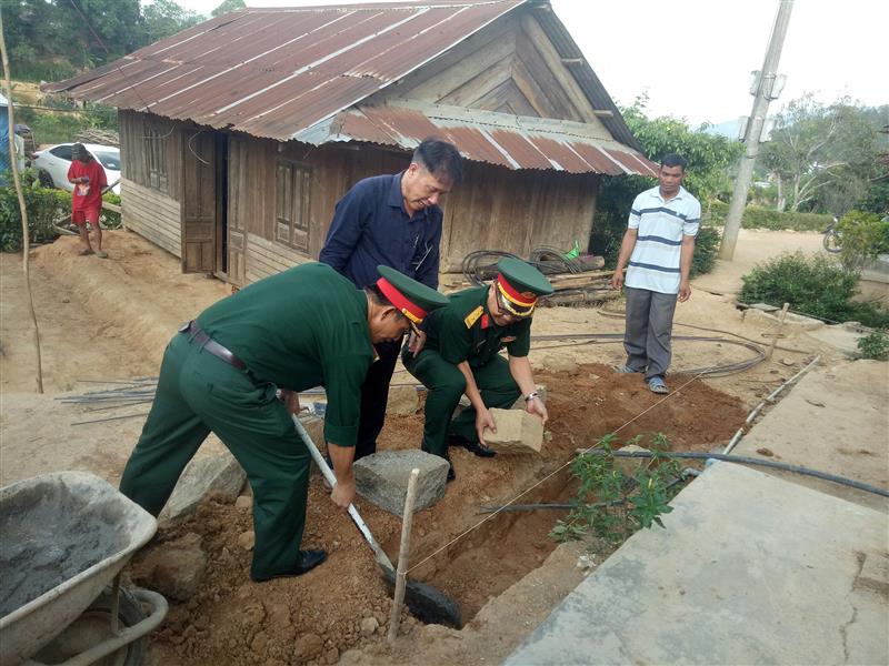 Hỗ trợ xây dựng nhà cho hộ nghèo