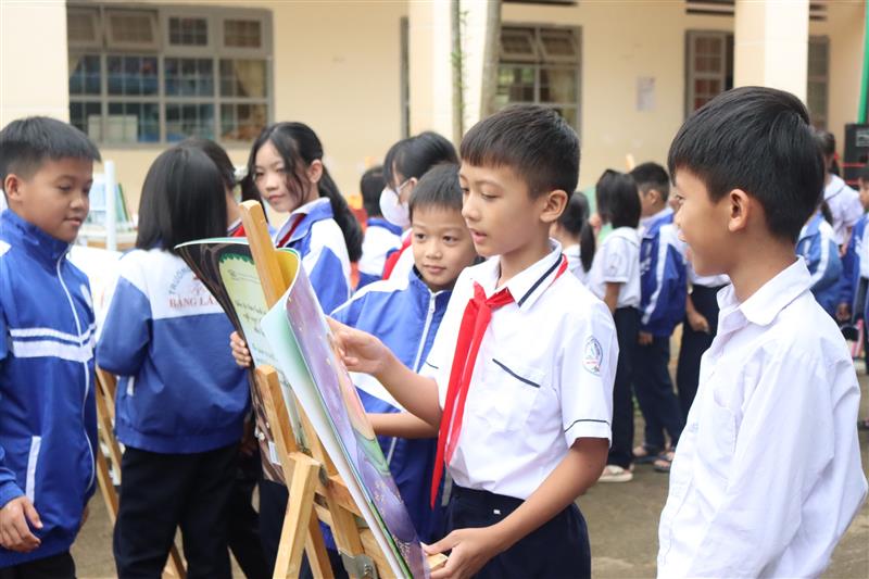 Học sinh tham gia các hoạt động tại buổi lễ phát động